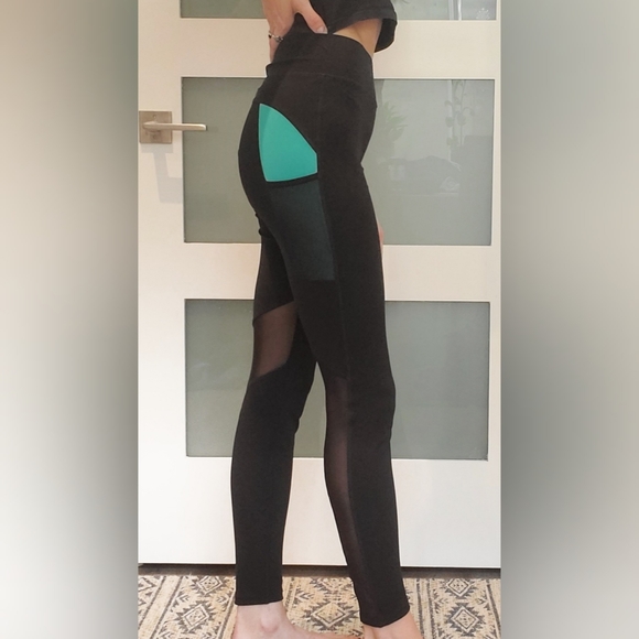 2/$20 💕 High-rise leggings w/ pockets + mesh - Picture 4 of 4
